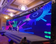 青島LED顯示屏選購(gòu)技巧以及和LED彩幕該怎么區(qū)分